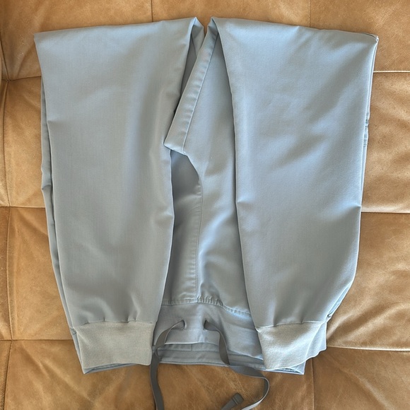 Figs Scrub Set
Dusty Blue
Catarina small 
Zamora high waisted jogger Small 
Used - Picture 7 of 7